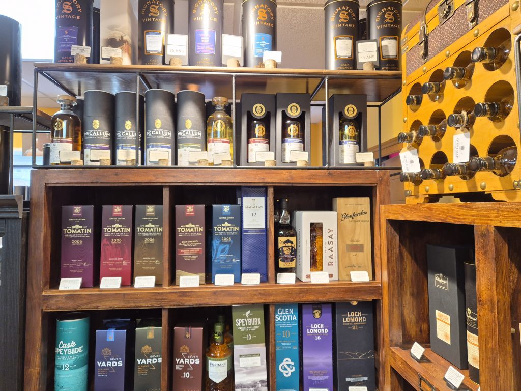 Sélection de single malts rares, Signatory Vintage, Tomatin et House of McCallum chez Rare Old Whisky à Betton