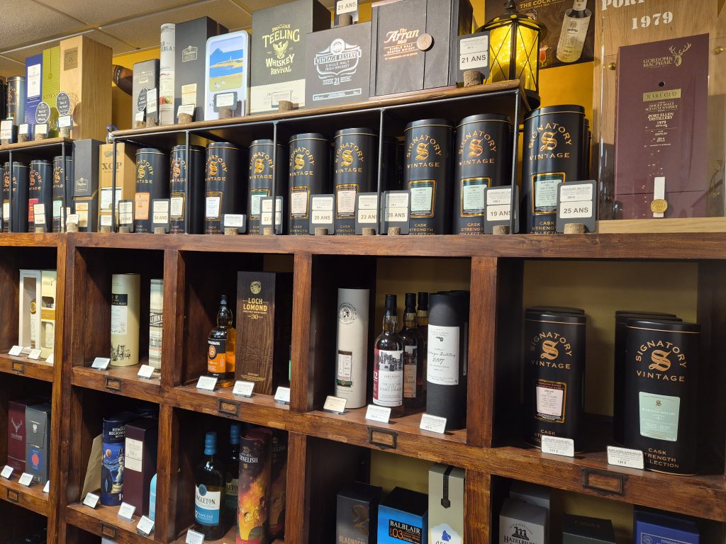 Whiskies rares et de collection chez Rare Old Whisky à Betton avec Port Ellen et Signatory Vintage